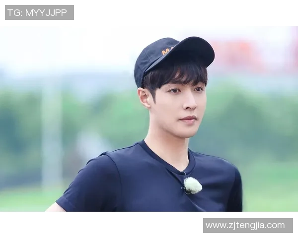 足球明星张艺兴的精彩瞬间与魅力风采全景展示